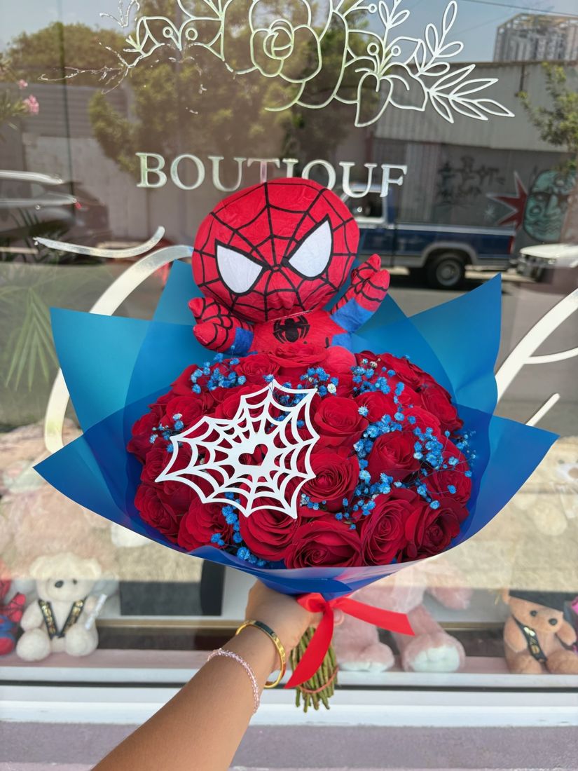 RAMO SPIDEY PLUS - 36 rosas rojas, Bellafiora Florería
